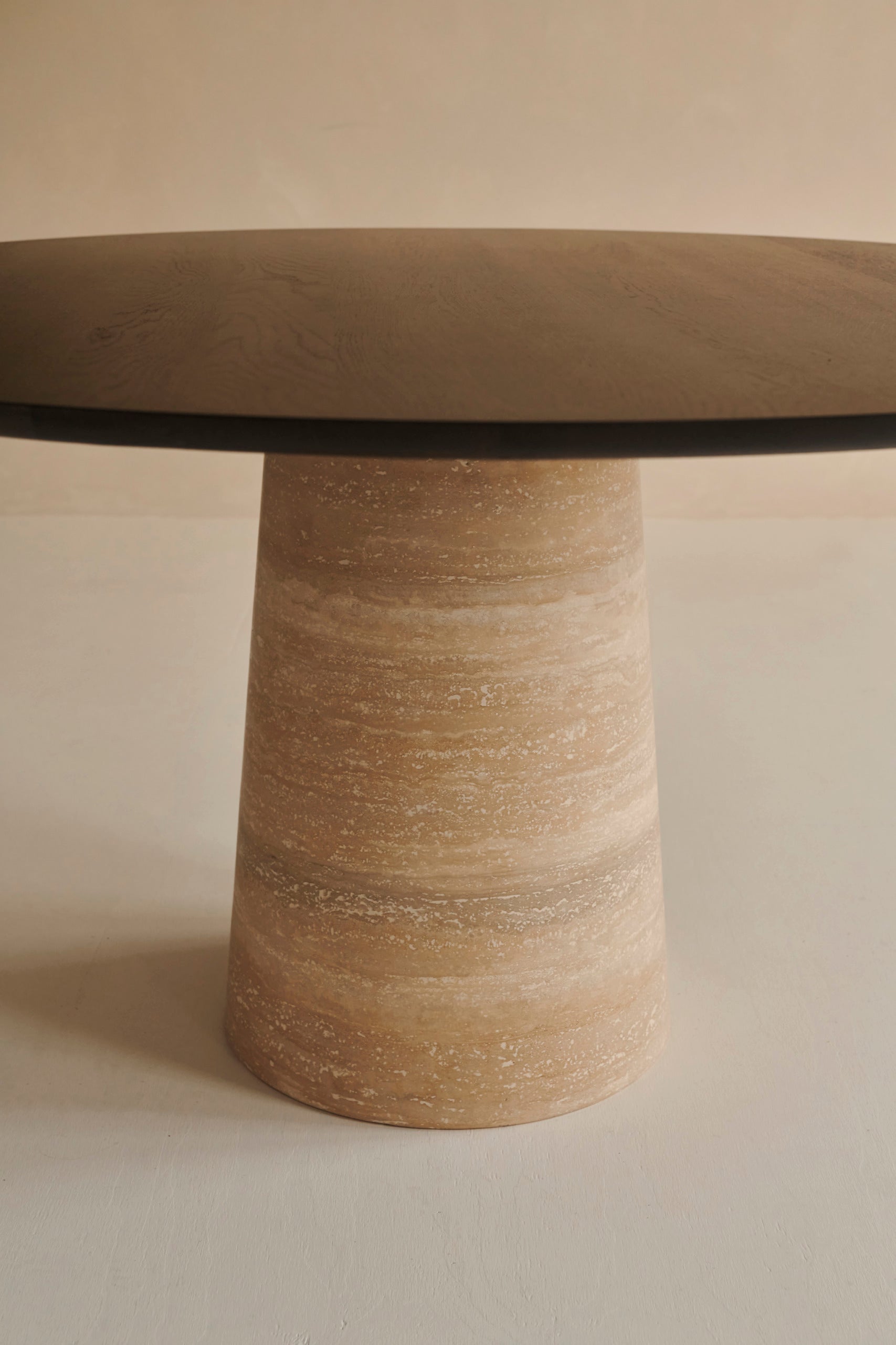 FLOW round dining table - Charcoal oak (travertin cylinder)