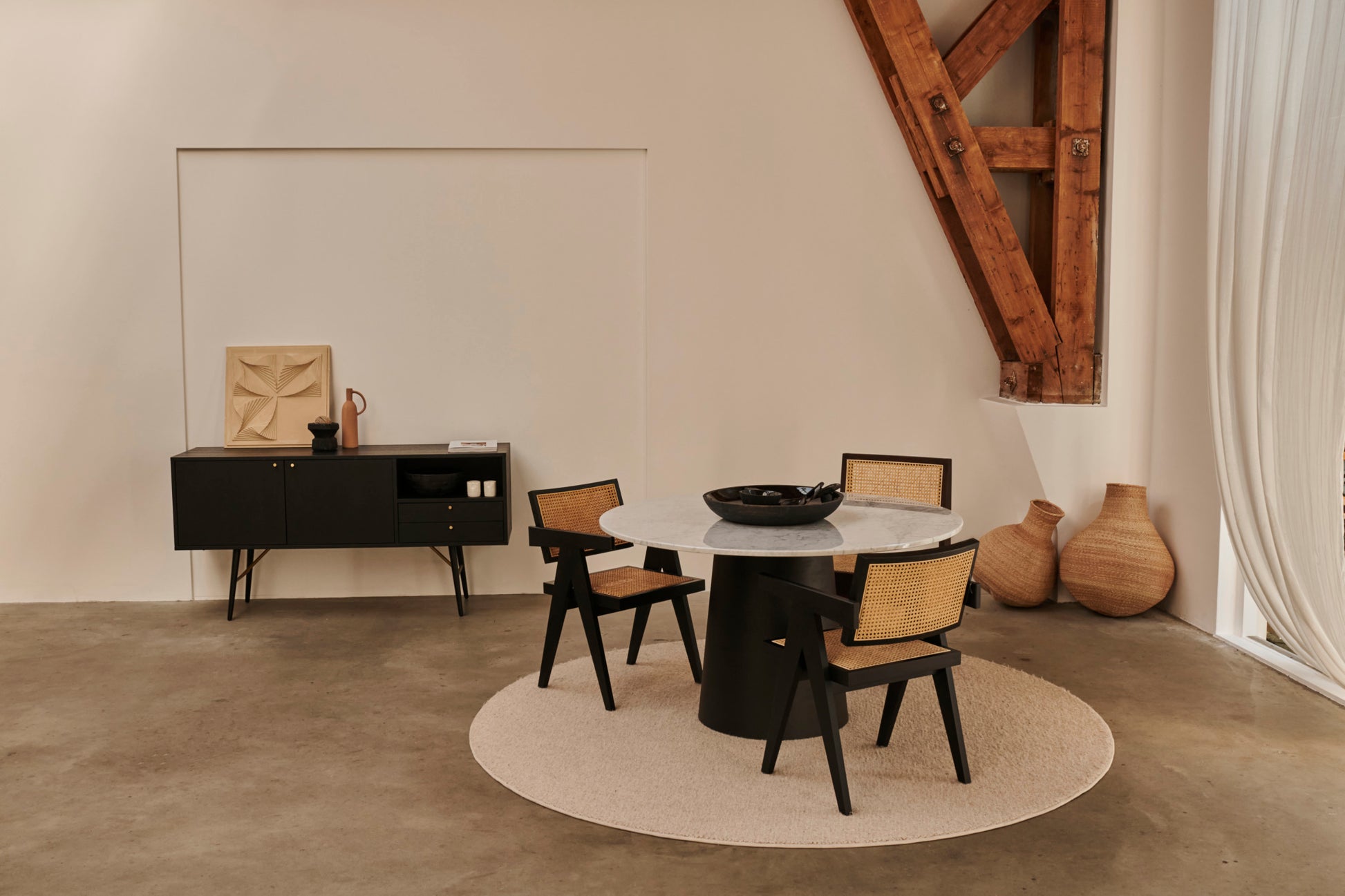 FLOW round dining table - Bianco Carrara white marble (Taupe cylinder)