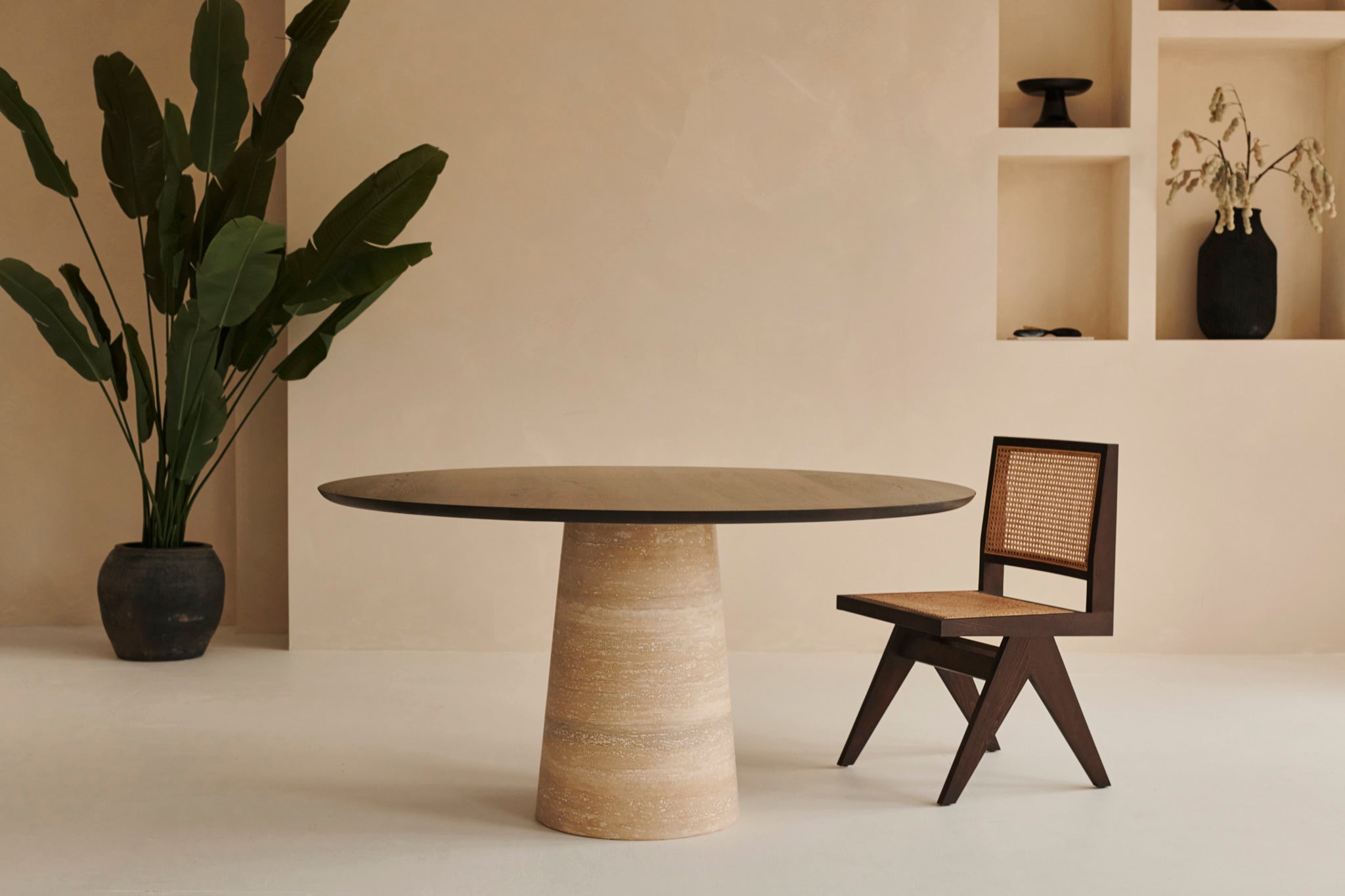 FLOW round dining table - Smoked oak (travertin cylinder)