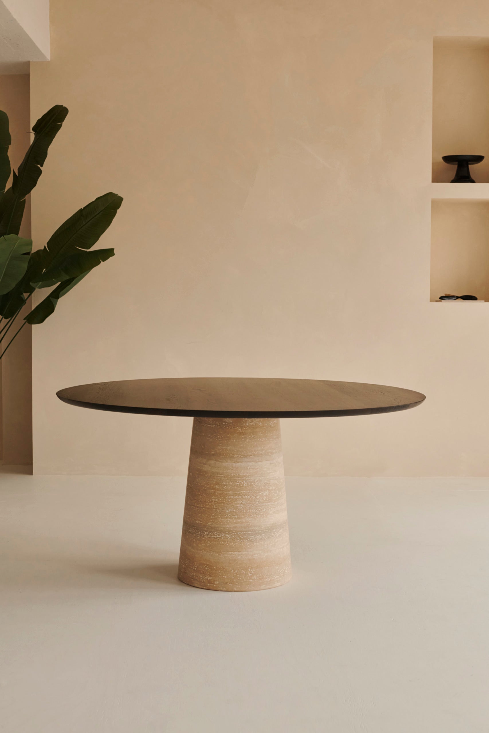 FLOW Runder Esstisch - Eiche Natur (Travertinzylinder)