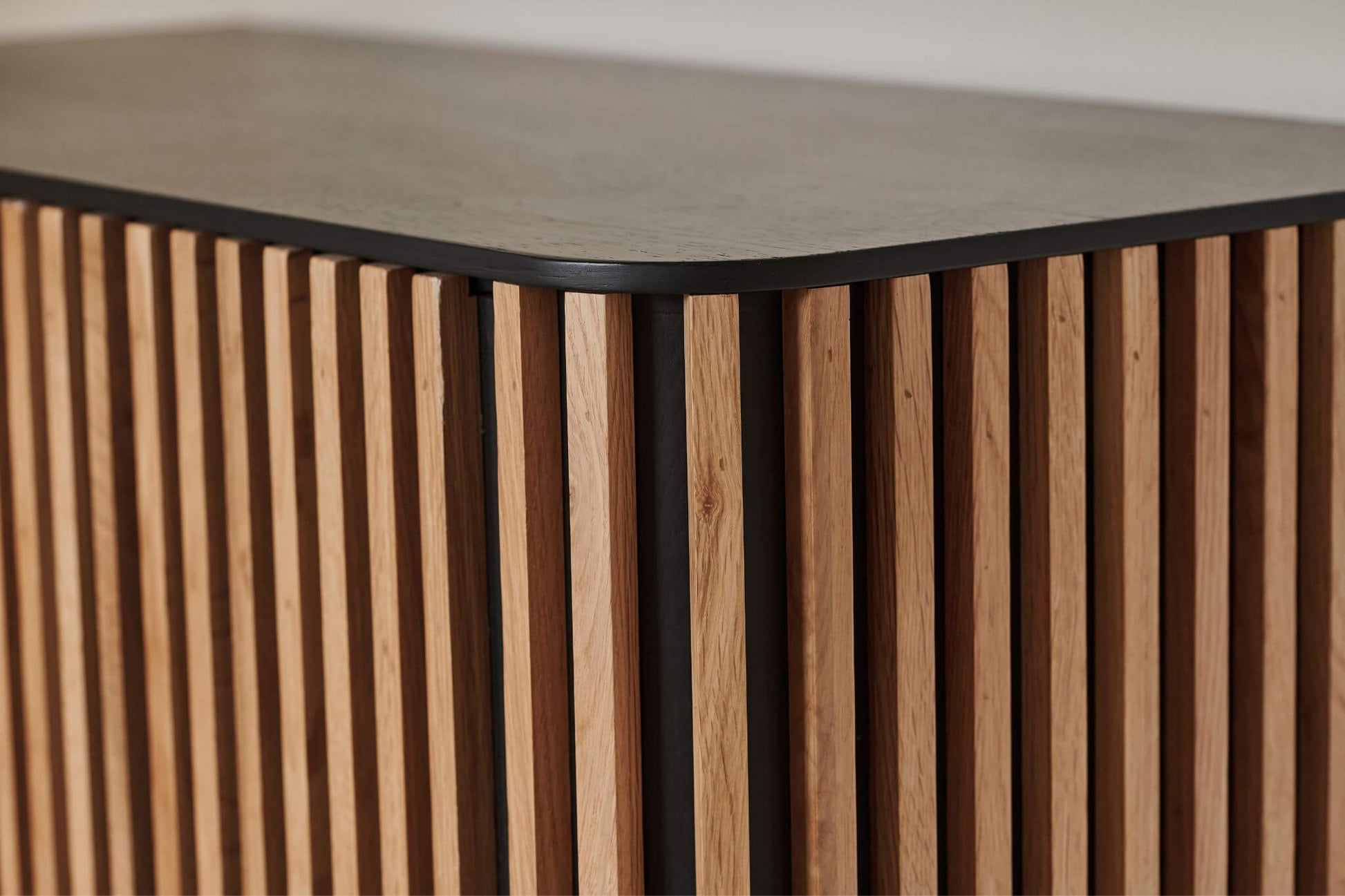 eikenhouten wandkast design