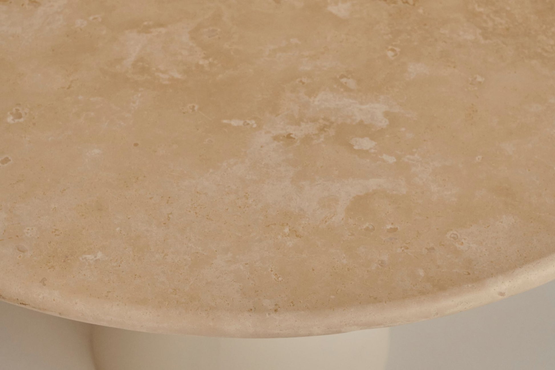 FLOW round dining table - Travertine (Beige cylinder)