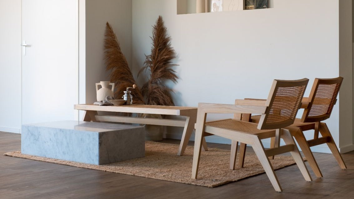 pierre jeanneret rotan fauteuil en bankje blank
