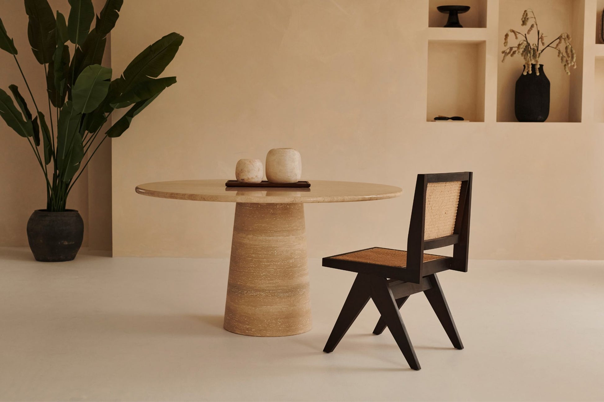 FLOW round dining table - Travertine (Travertine cylinder)