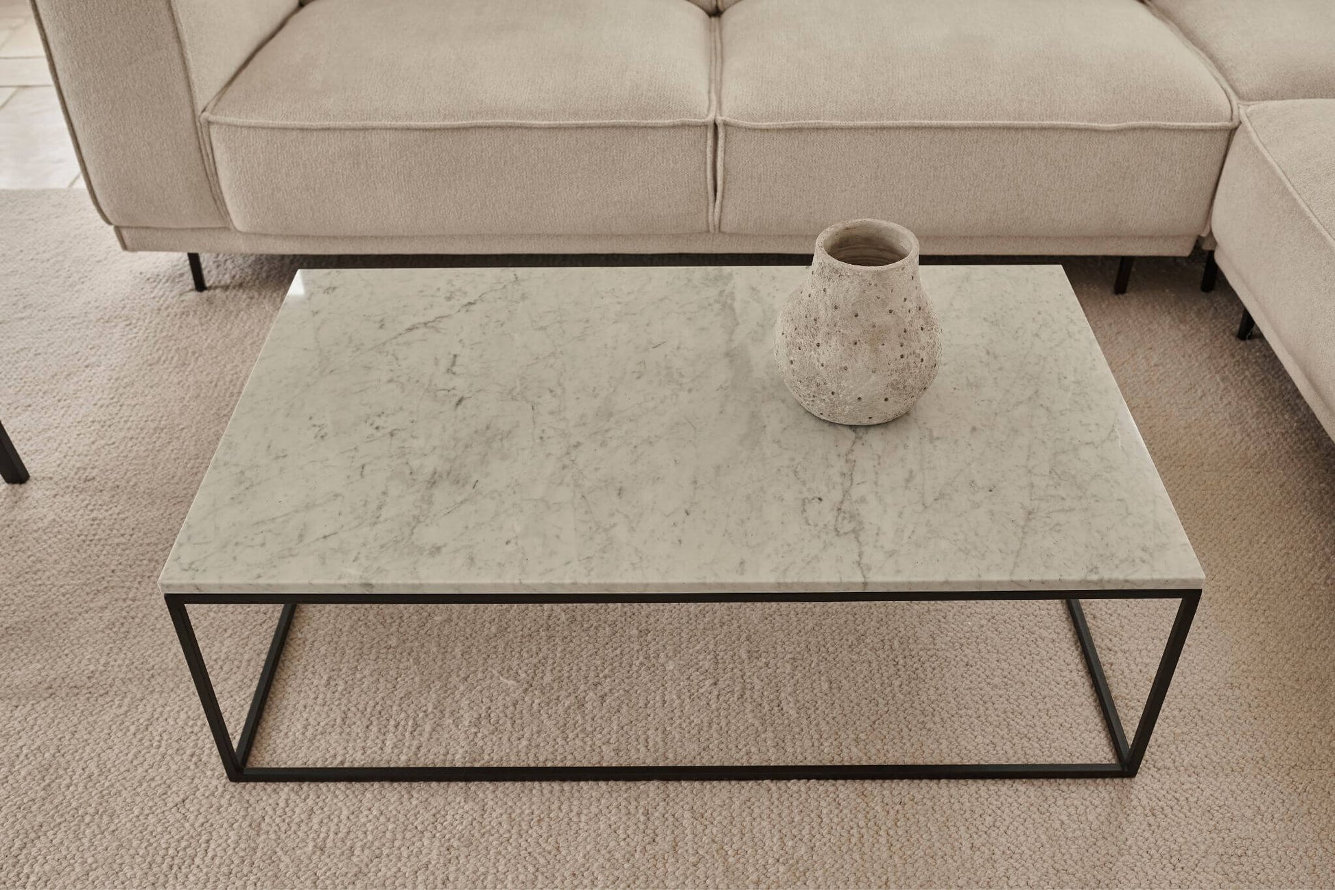 Rectangular glossy marble coffee table in Bianco Carrara white with sleek modern design, ideal for contemporary living spaces.