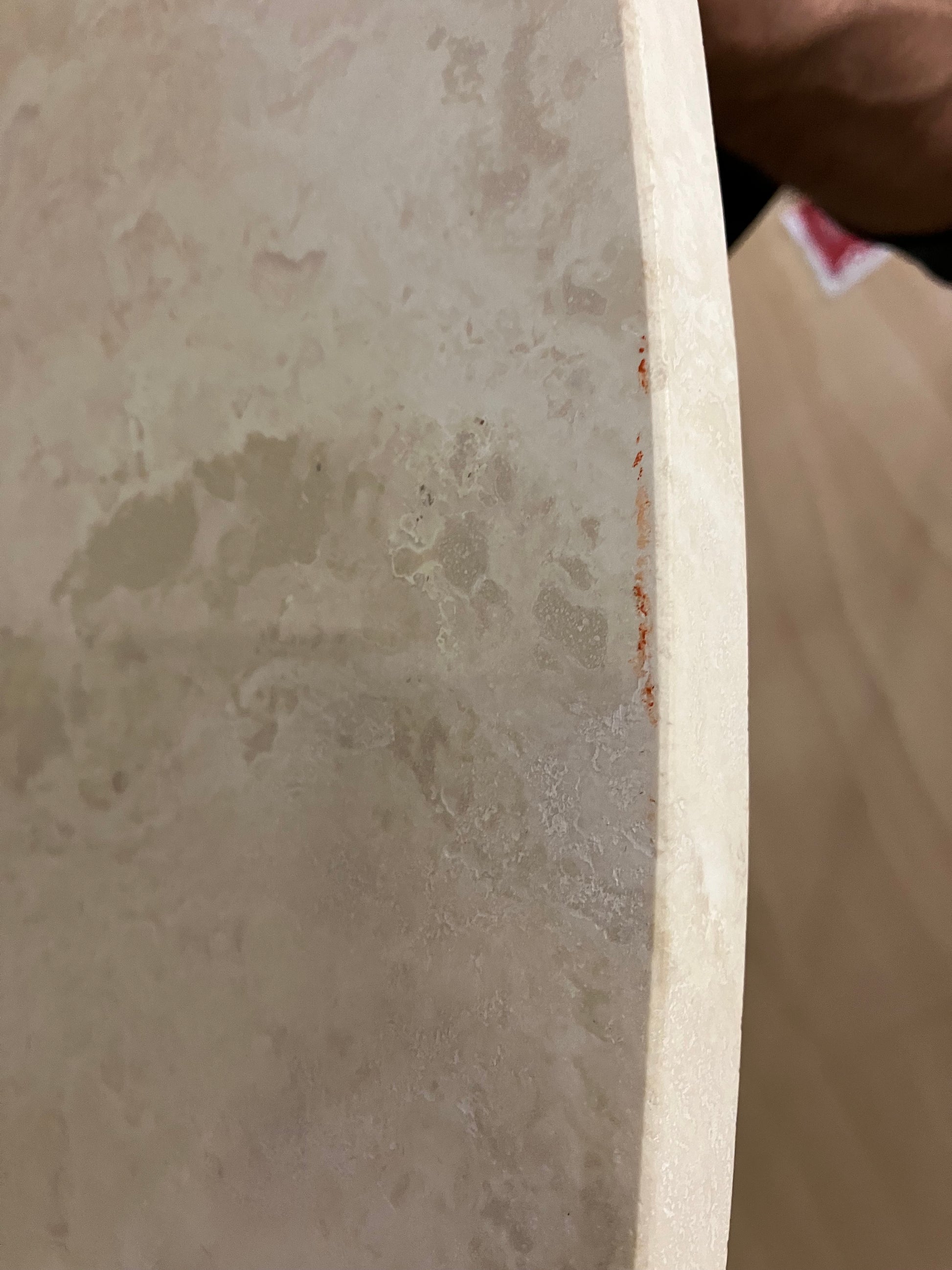 KIYO round dining table in travertine with slight side damage and small stains, outlet model, 130 cm diameter, by My Store.