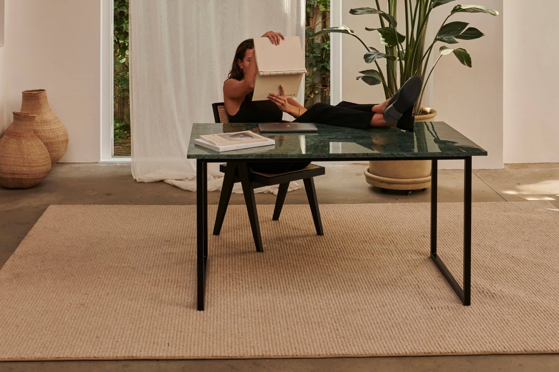 Light-stained glossy India Green rectangular marble dining table with U-frame, 140x80 cm, showcasing elegant natural marble veining.