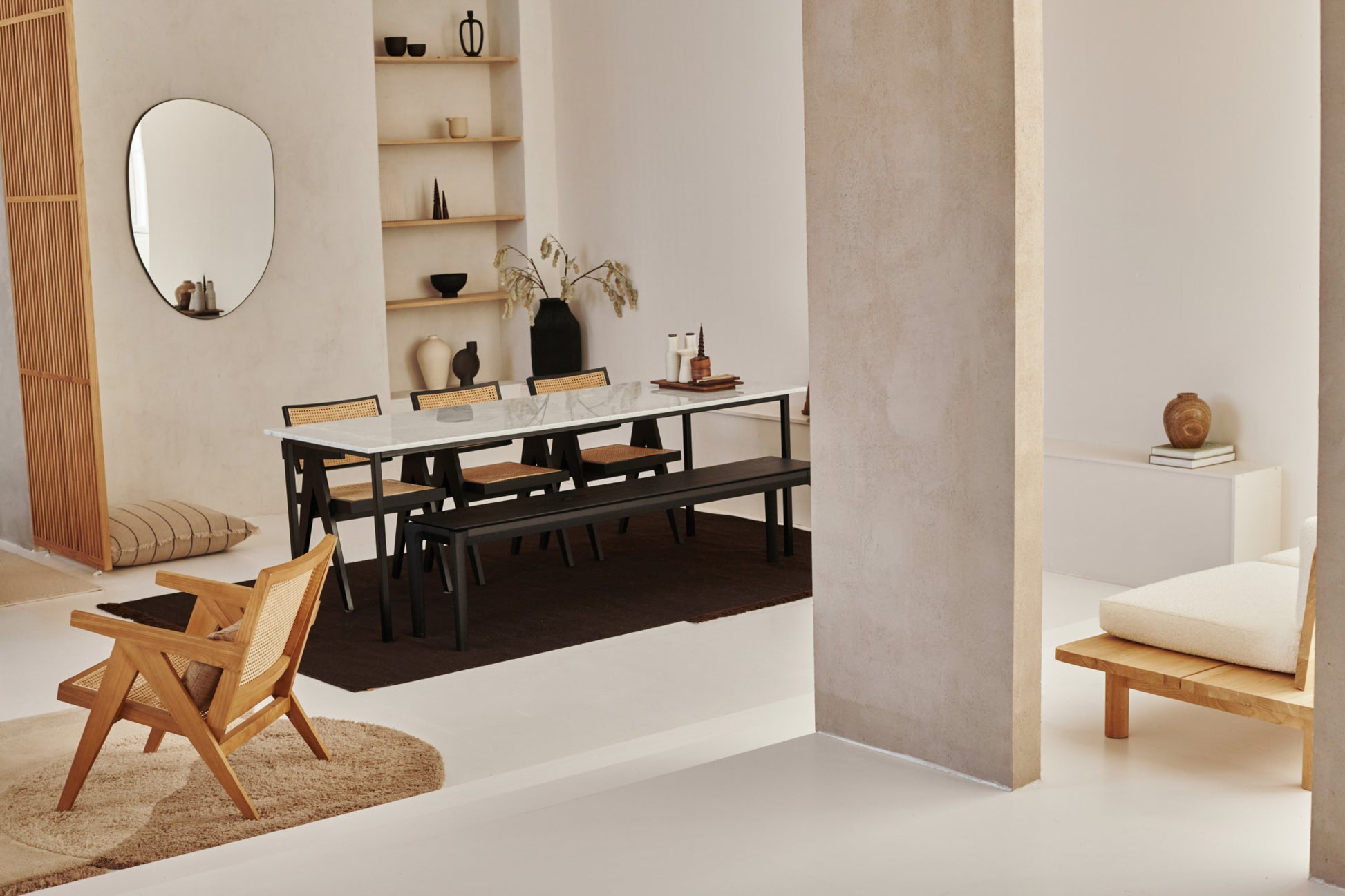 Rectangular marble dining table with Bianco Carrara white surface and U-shaped base, glossy finish, 140x80 cm.