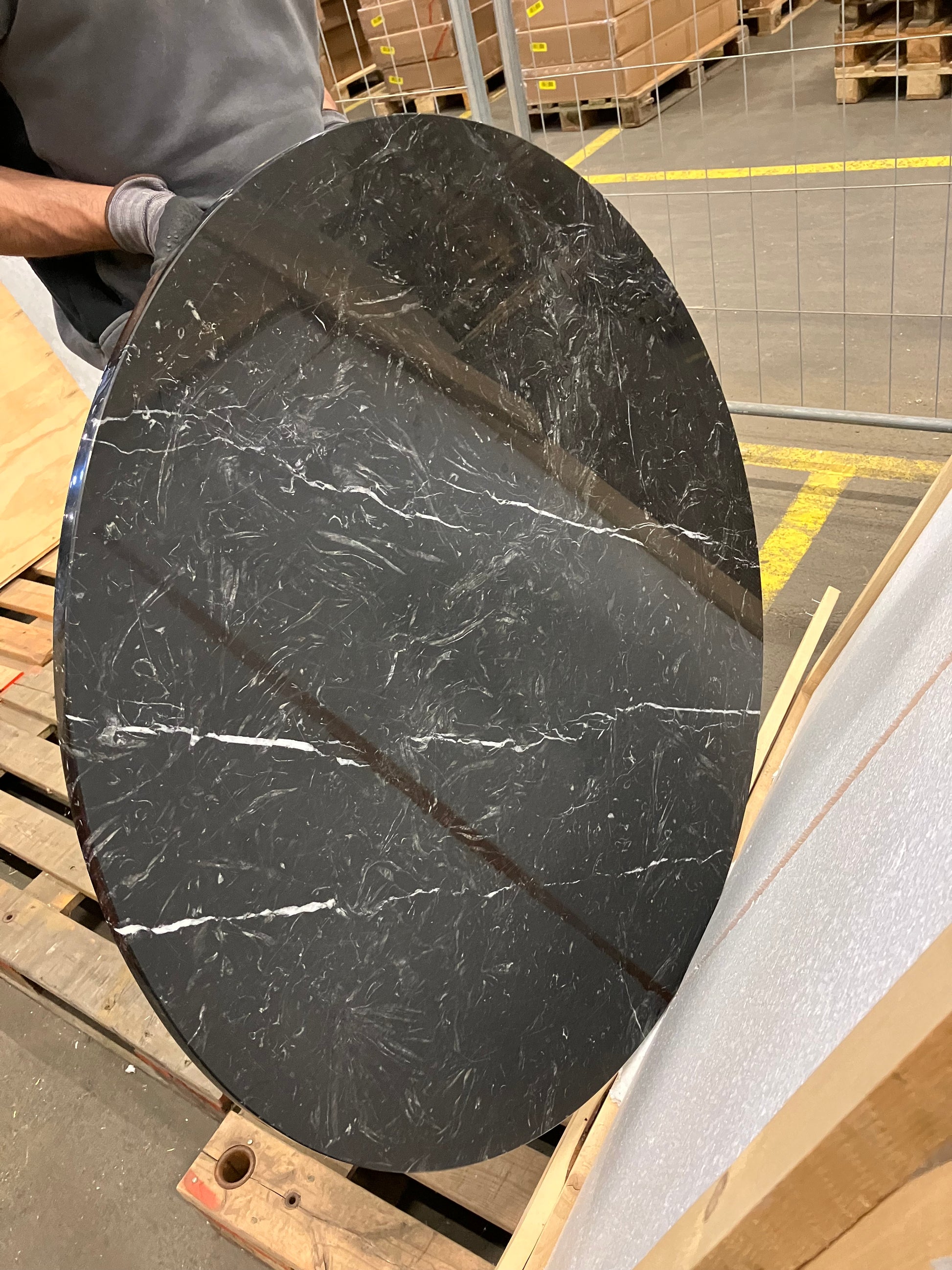 My Store KIYO round dining table with Nero Marquina black marble top, 110 cm diameter, glossy finish with small scratches and stains.