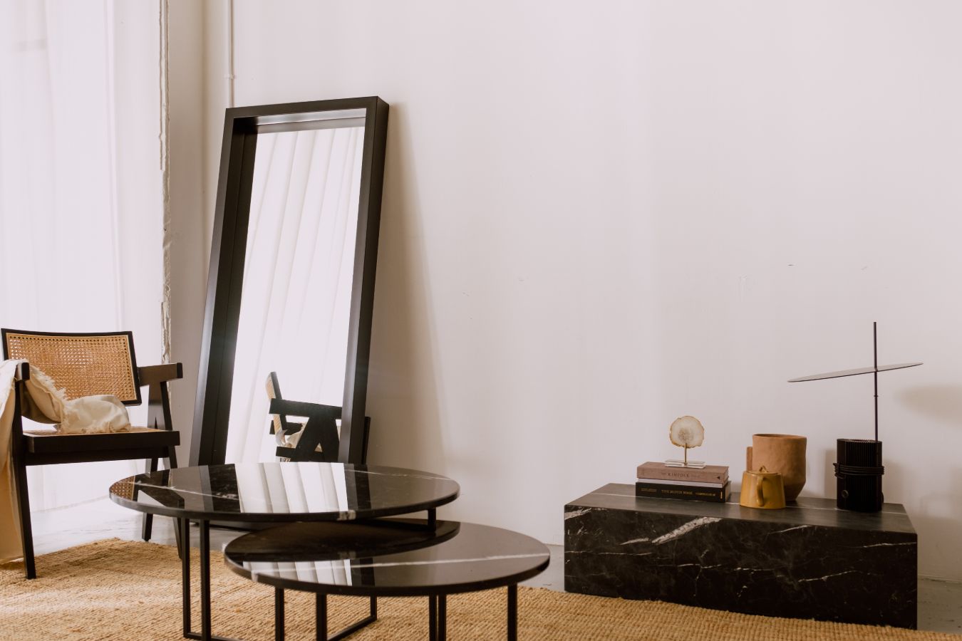 Matte round marble coffee table set in Nero Marquina black with sleek black legs, modern design by My Store