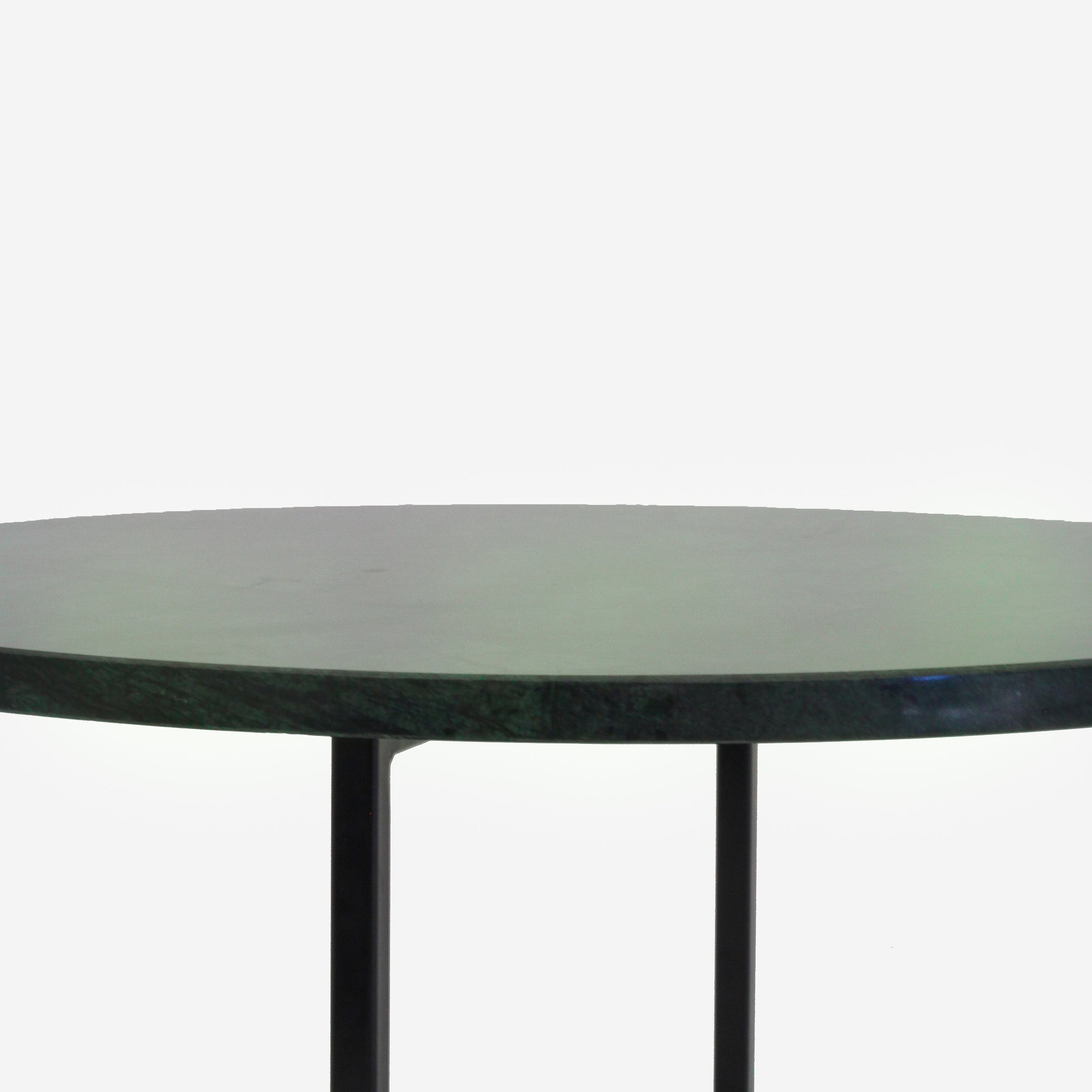 Glossy round marble coffee table in India Green with a sleek design, perfect for modern living rooms.