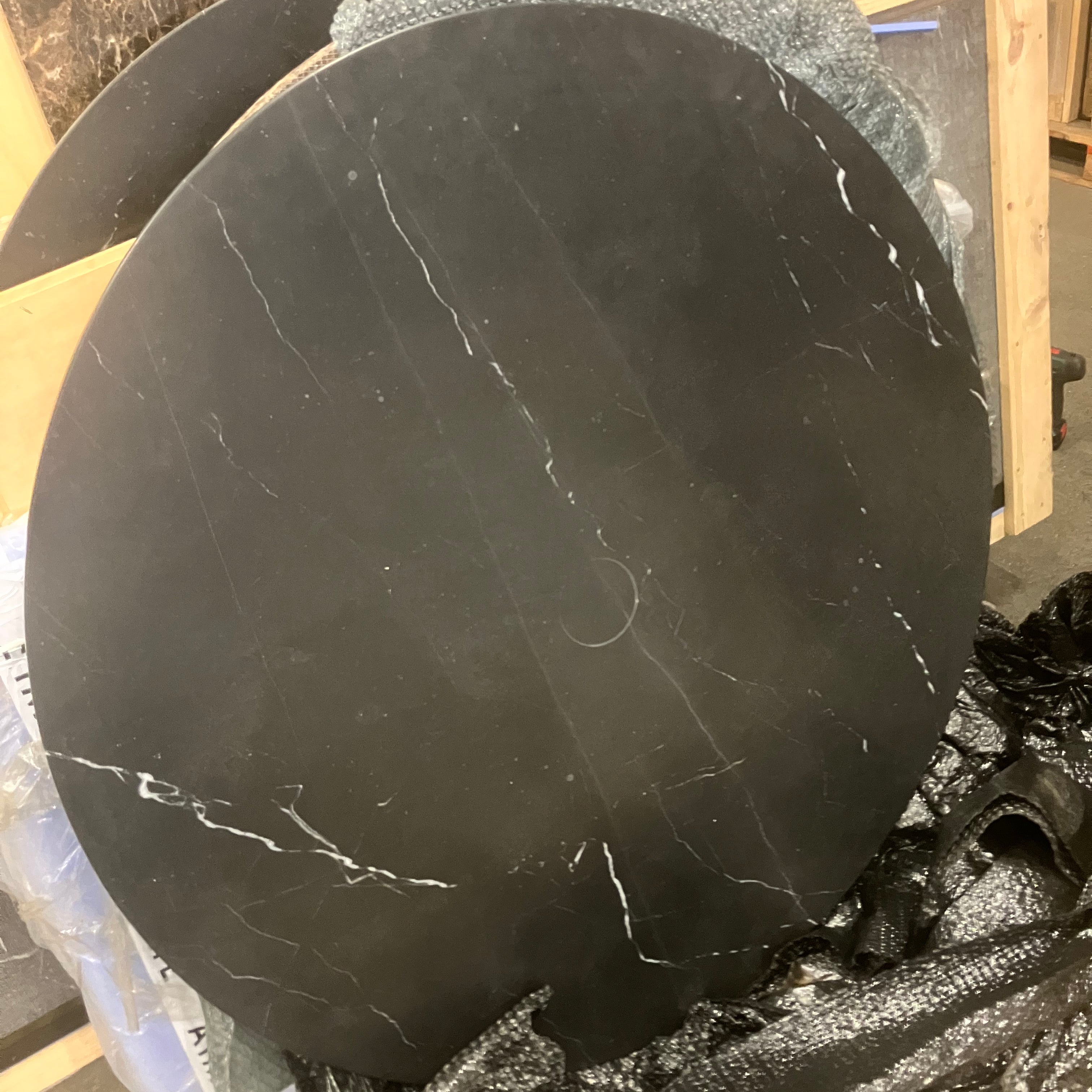 KIYO round dining table – Nero Marquina black marble (Outlet Ø 110 cm #101)