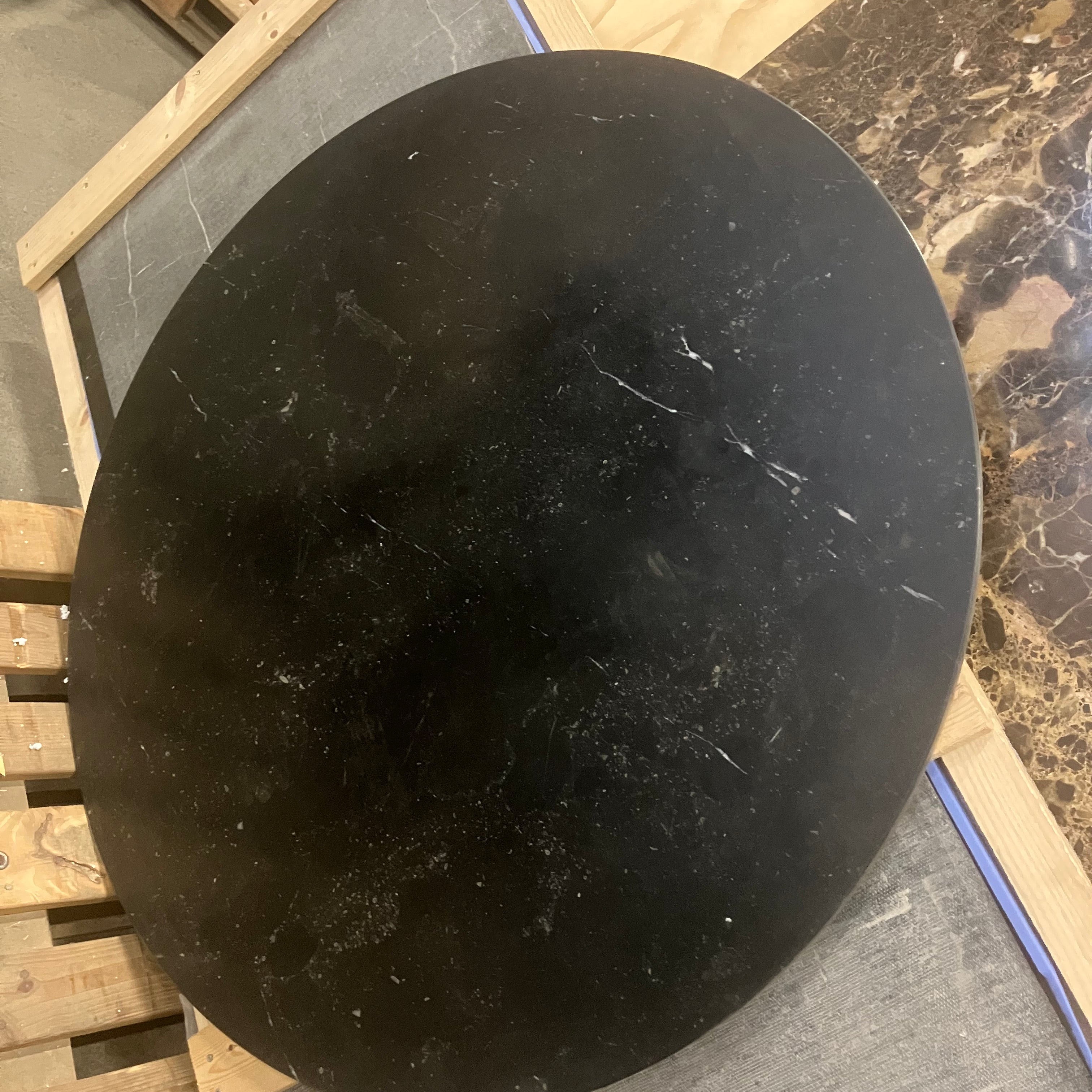 KIYO round dining table – Nero Marquina black marble (Outlet Ø 110 cm #103)