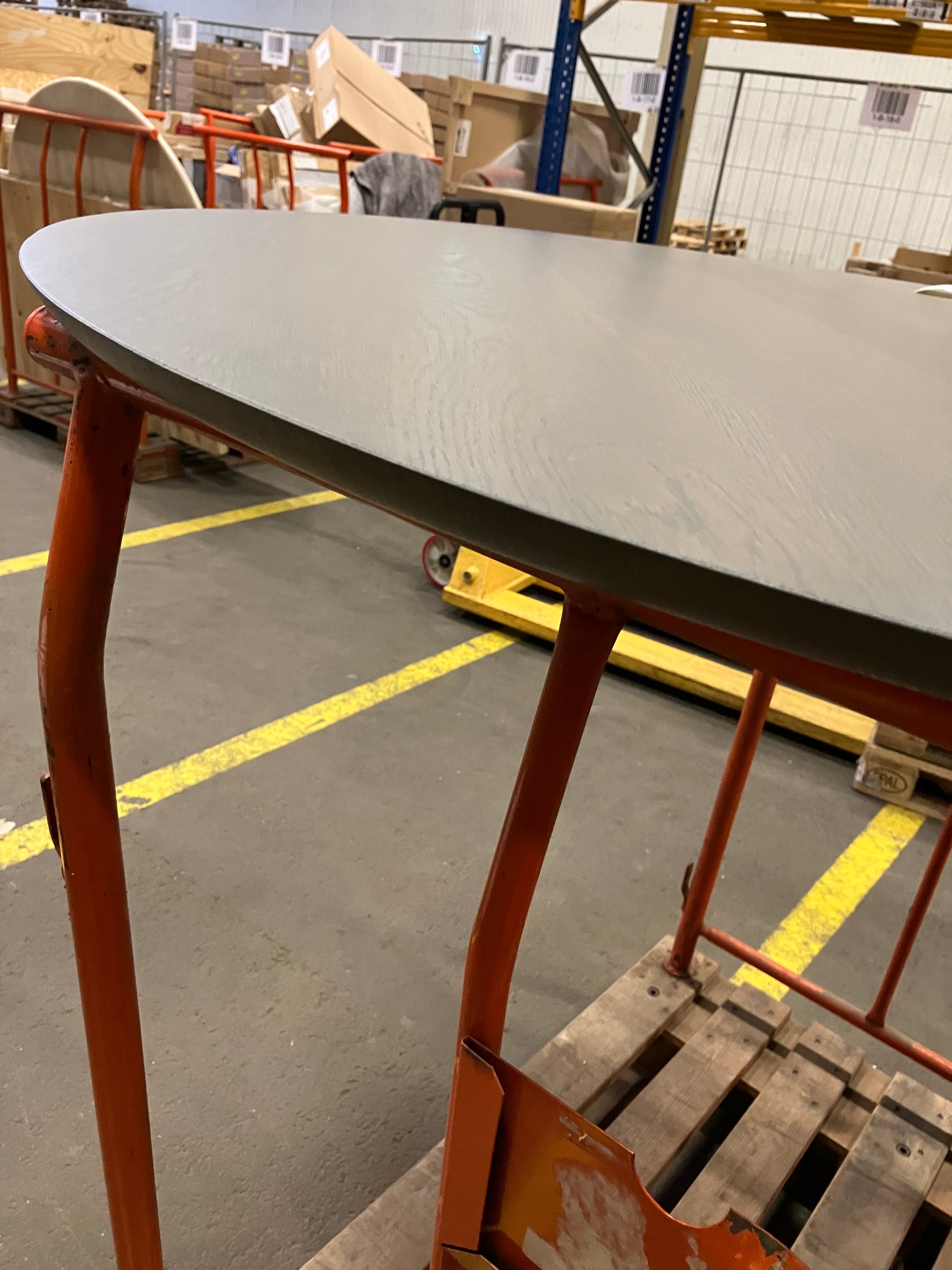 FLOW round dining table - Ash White oak (Outlet Ø 140)