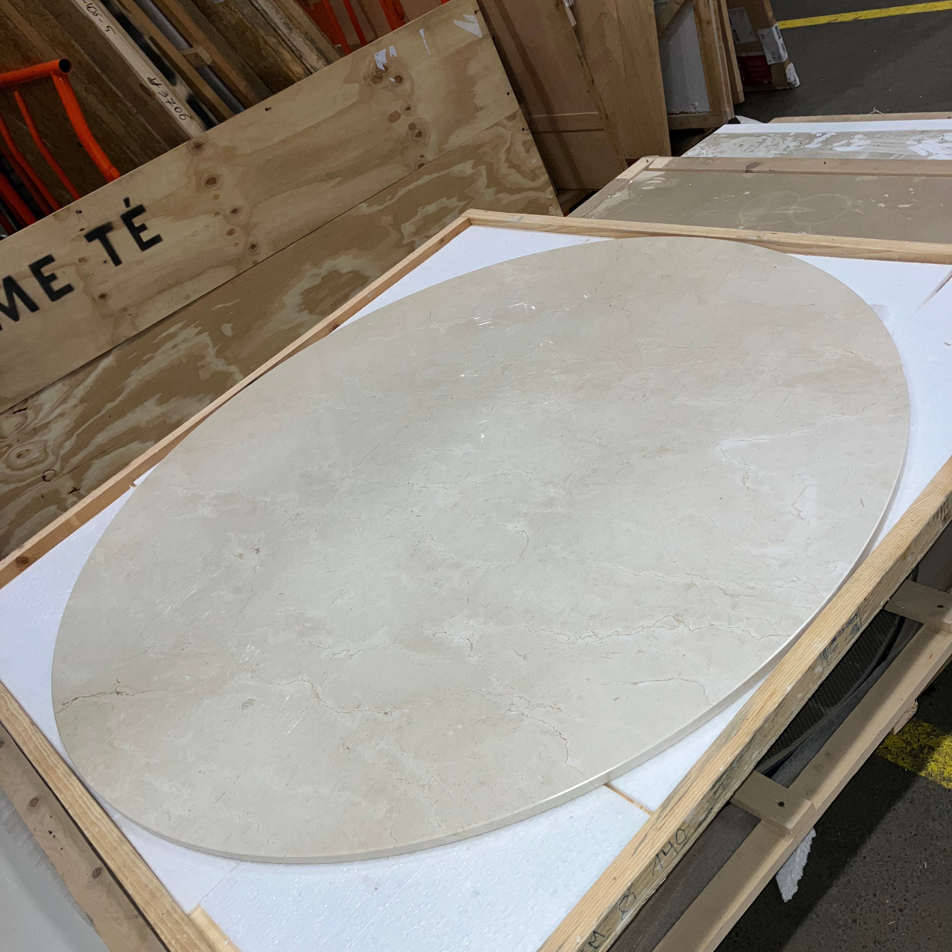 KIYO round dining table - Crema Marfil beige marble (Outlet Ø 140 cm)