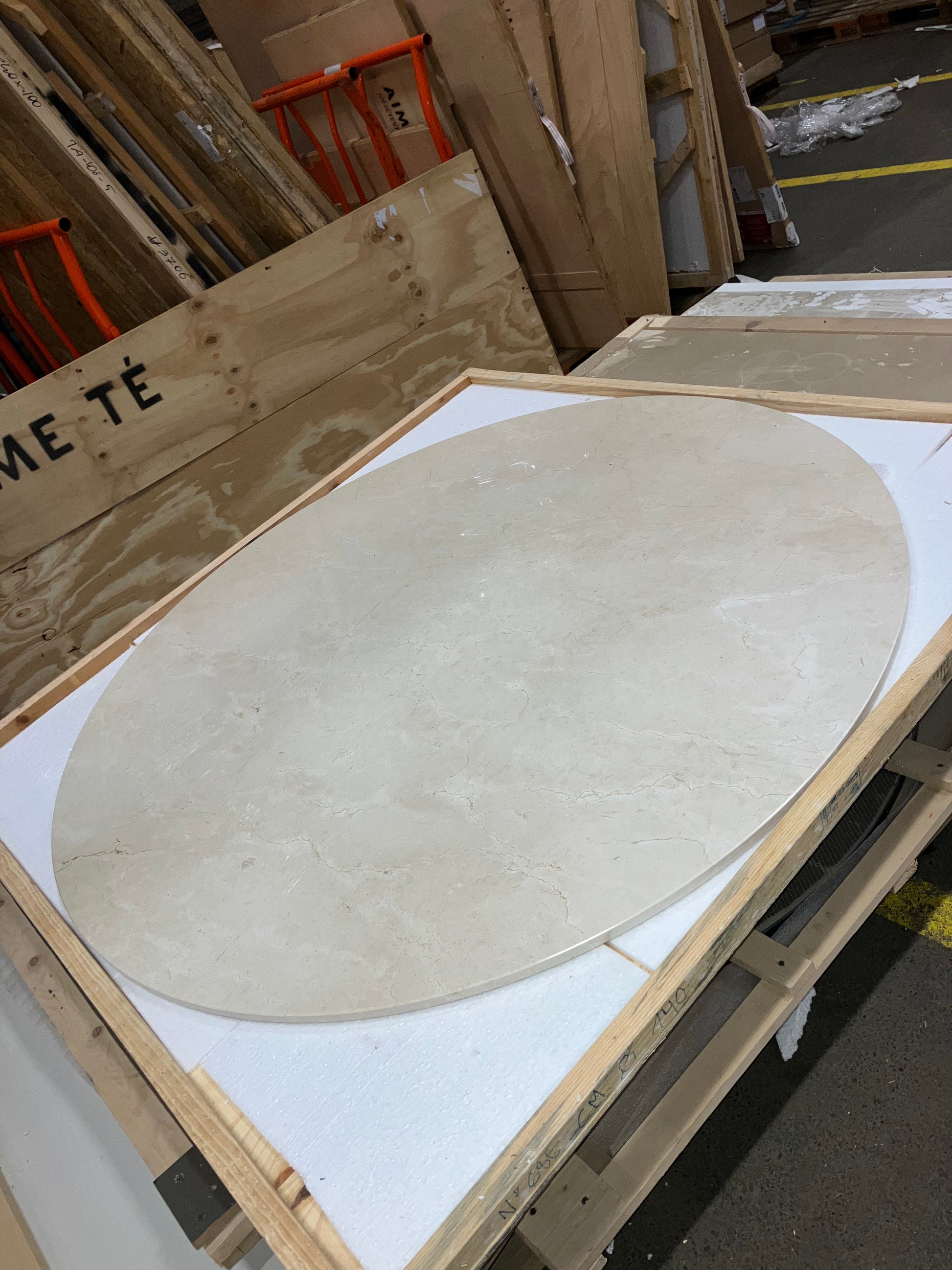KIYO round dining table - Crema Marfil beige marble (Outlet Ø 140 cm)