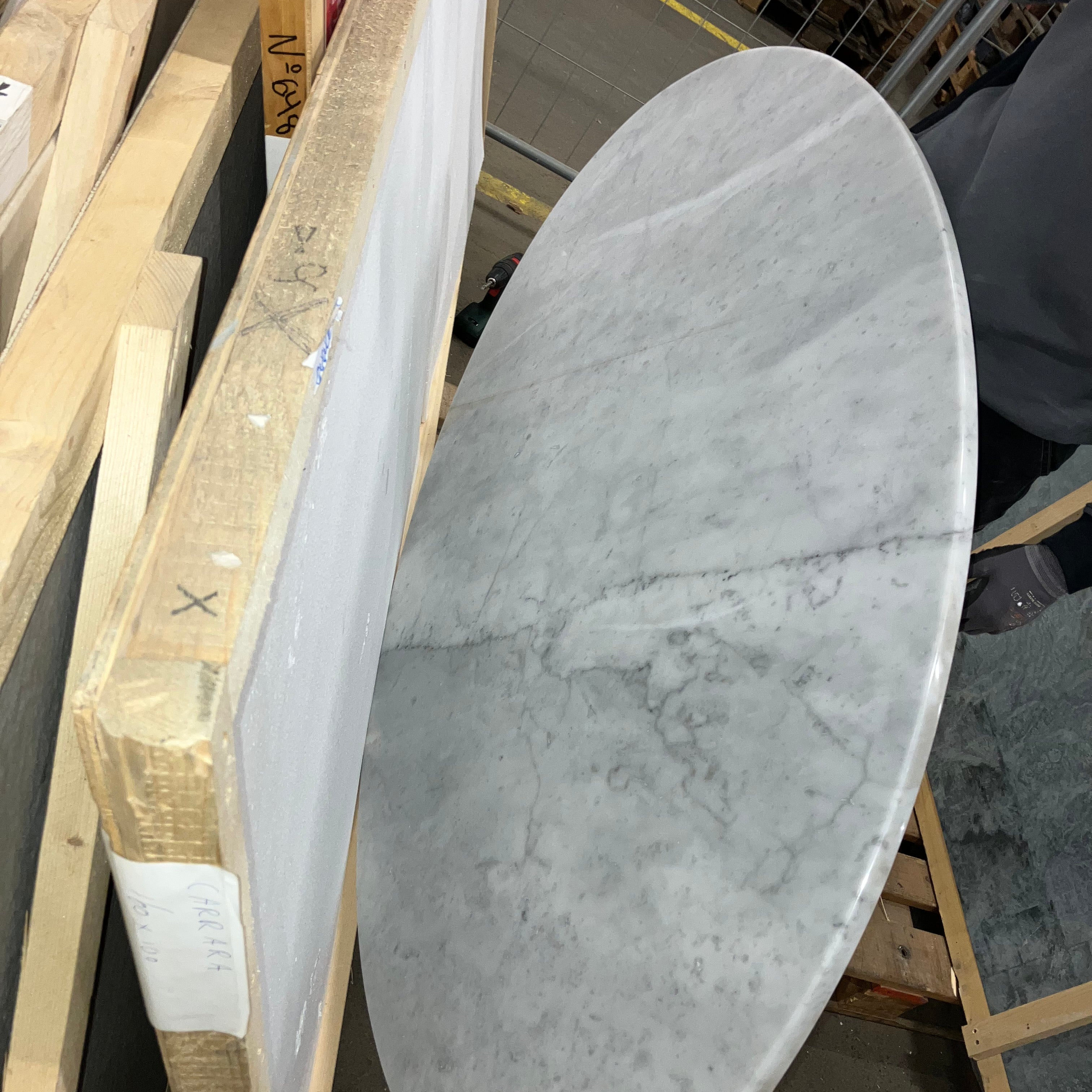 Oval Marble Dining Table – Bianco Carrara white (Cross-frame) (Outlet 160×100)