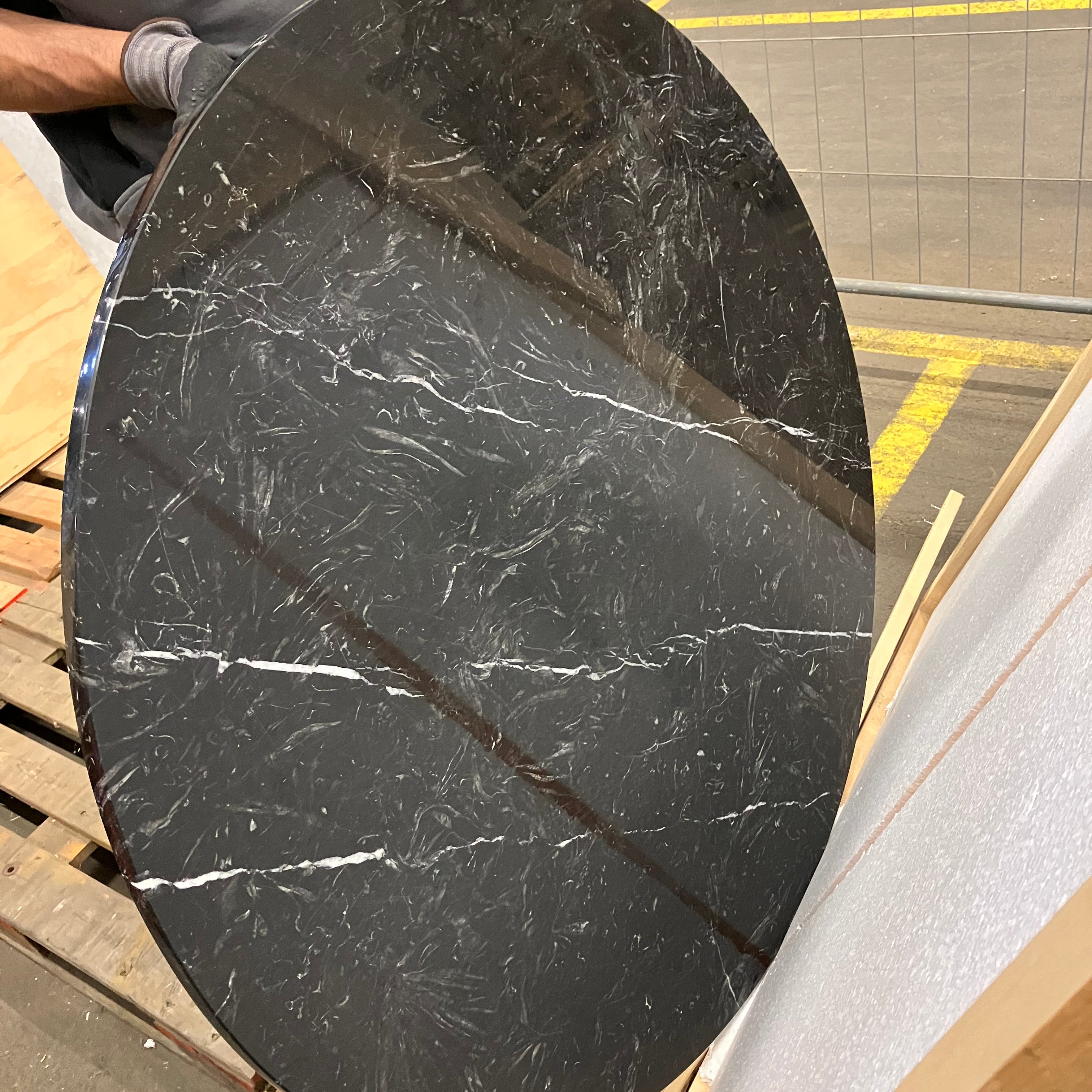 KIYO round dining table – Nero Marquina black marble (Outlet Ø 110 cm #83)