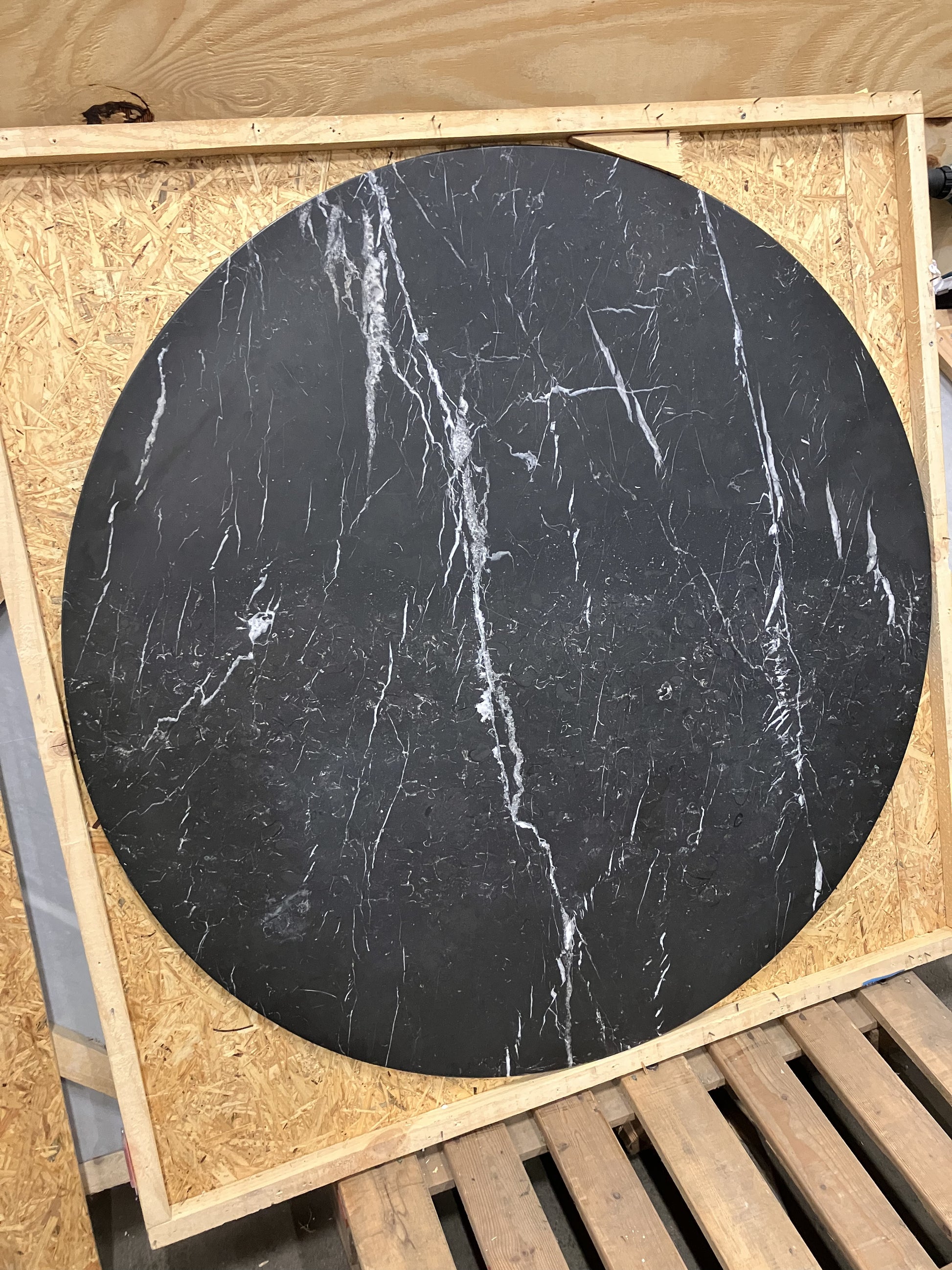 KIYO round dining table – Nero Marquina black marble (Outlet Ø 130 cm)